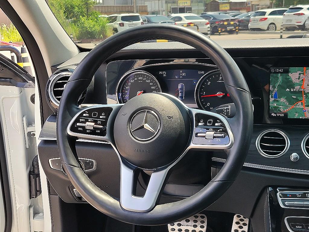 Mercedes Benz E class - Vista 8