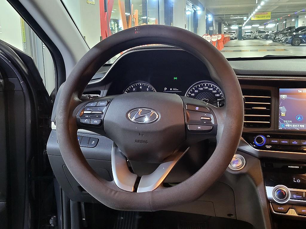 HYUNDAI Avante - Vista 9