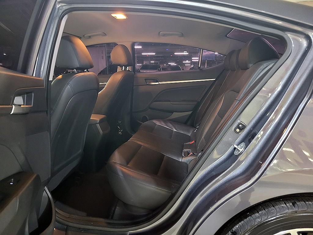 HYUNDAI Avante - Vista 8