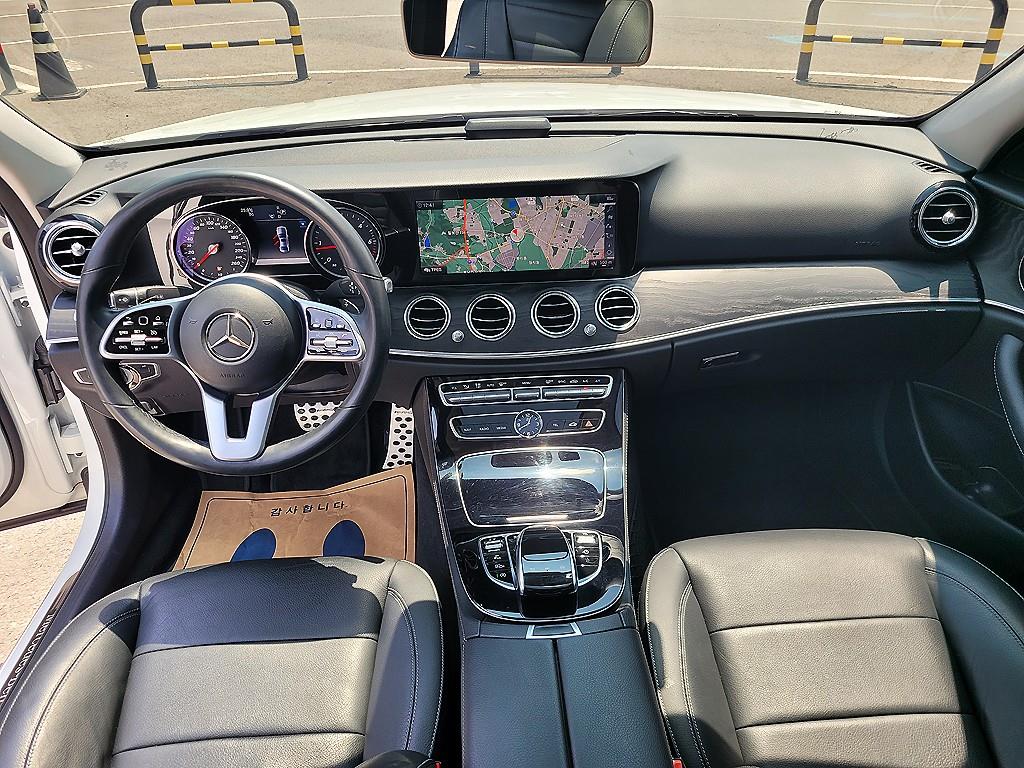 Mercedes Benz E class - Vista 5