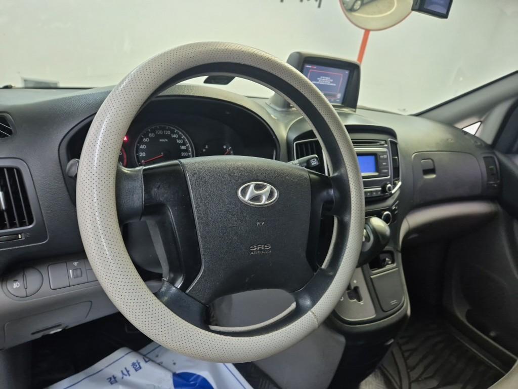 HYUNDAI Starex - Vista 9