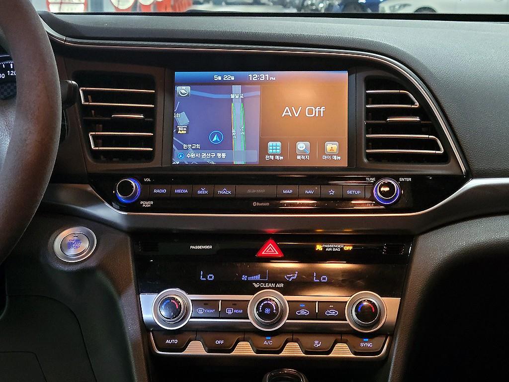 HYUNDAI Avante - Vista 11