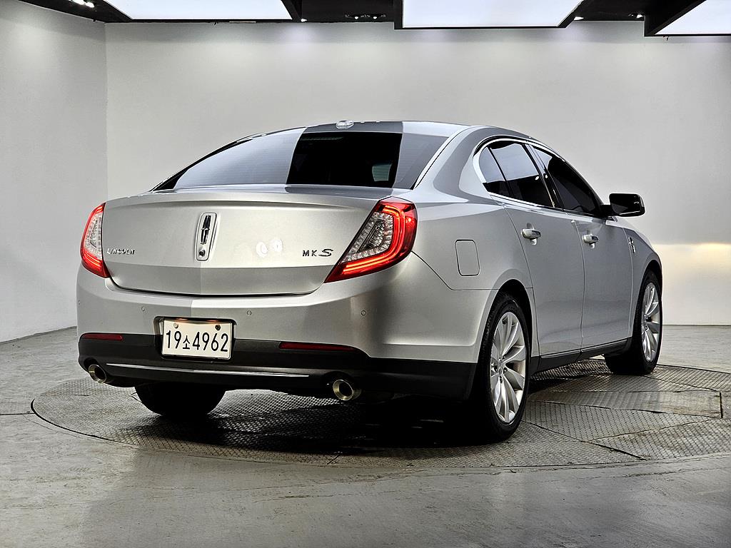 Lincoln MKS - Vista 4
