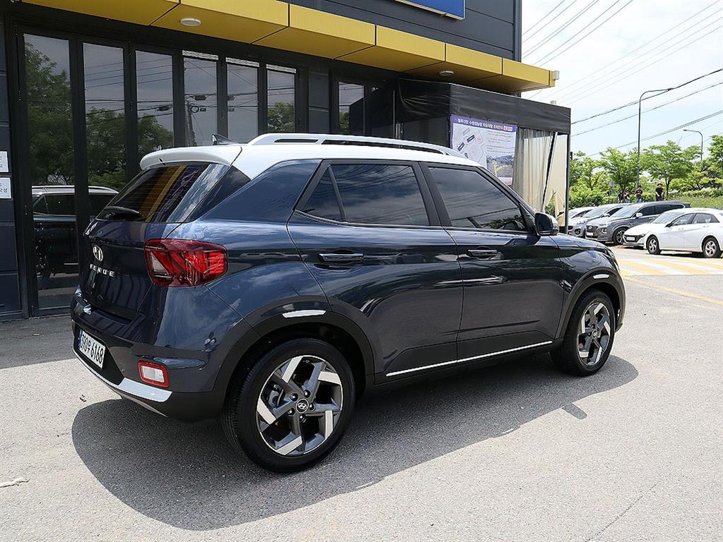 HYUNDAI Venue - Vista 7