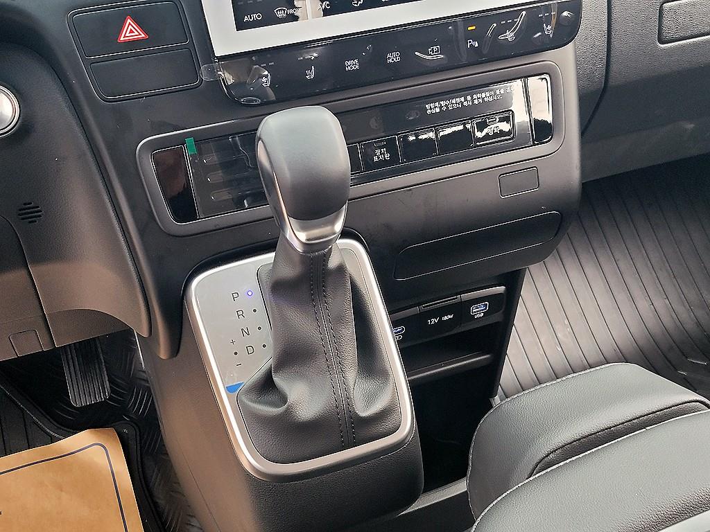 HYUNDAI Staria - Vista 11