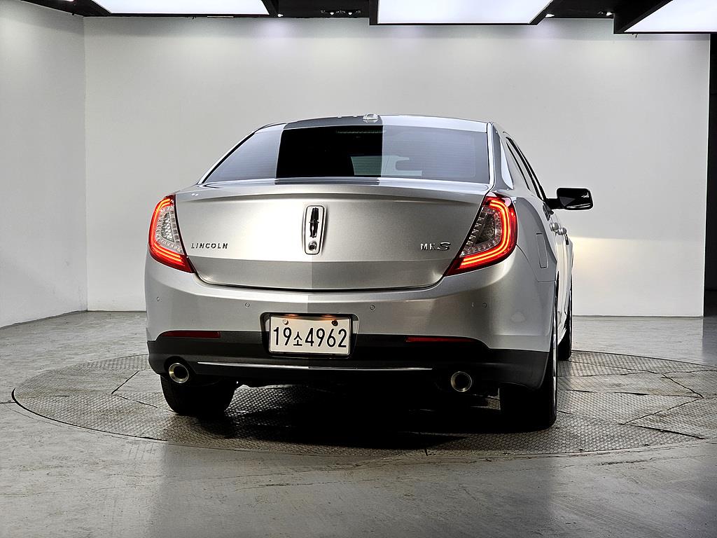 Lincoln MKS - Vista 3