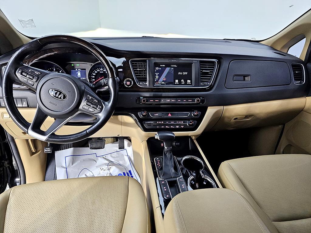 KIA Carnival - Vista 5