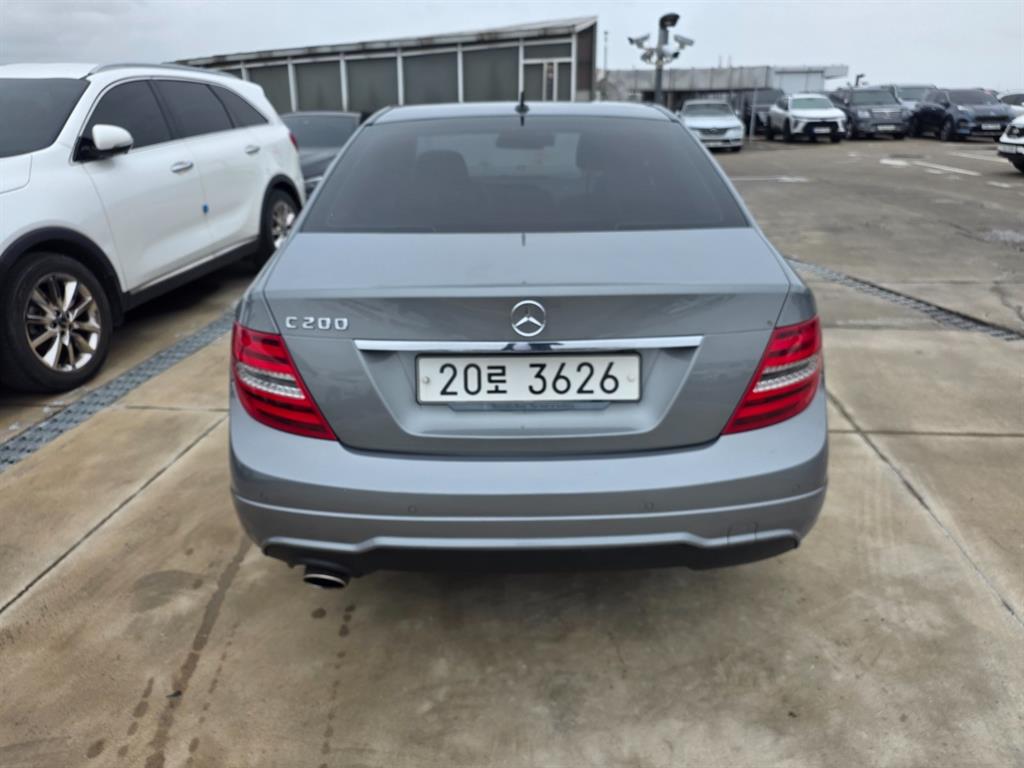 Mercedes Benz C Class - Vista 4