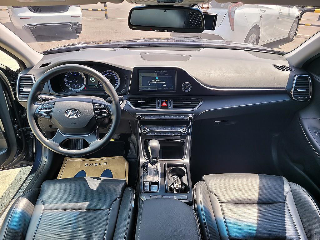 HYUNDAI Grandeur - Vista 5