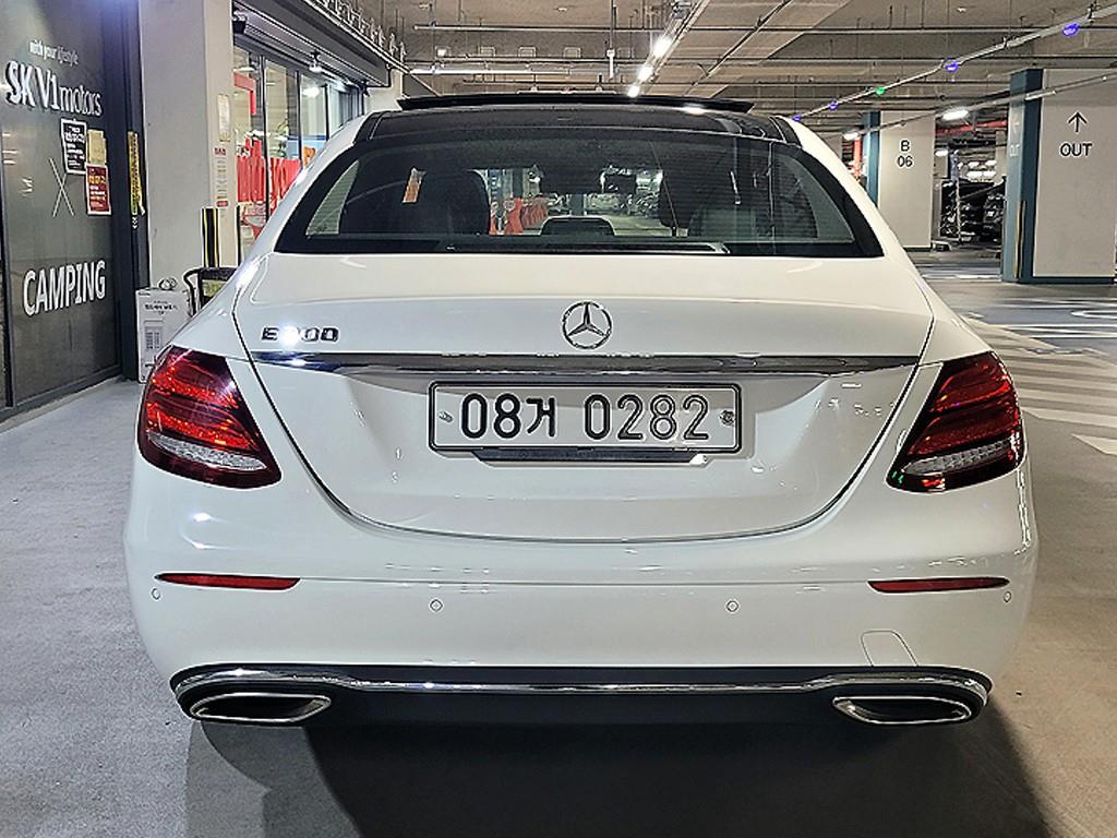 Mercedes Benz E class - Vista 5