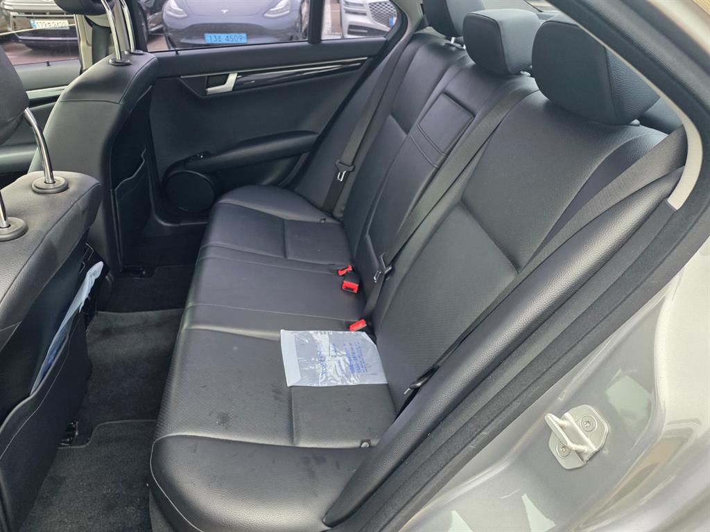 Mercedes Benz C Class - Vista 8