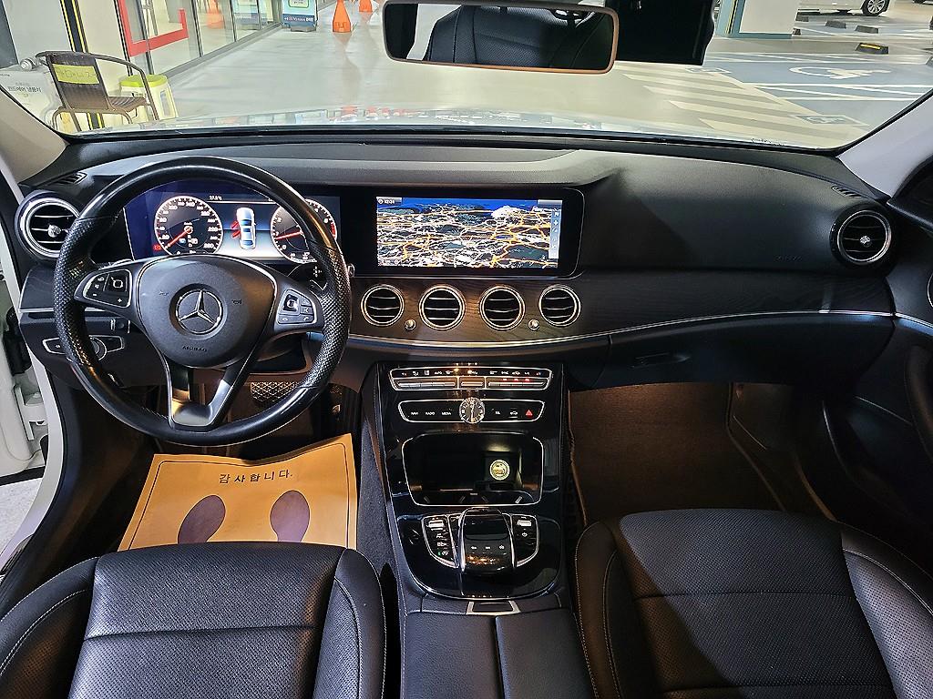 Mercedes Benz E class - Vista 6