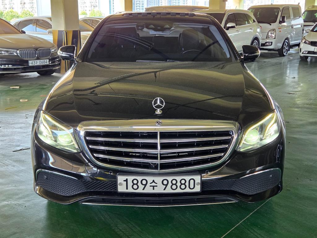 Mercedes Benz E class - Vista 2