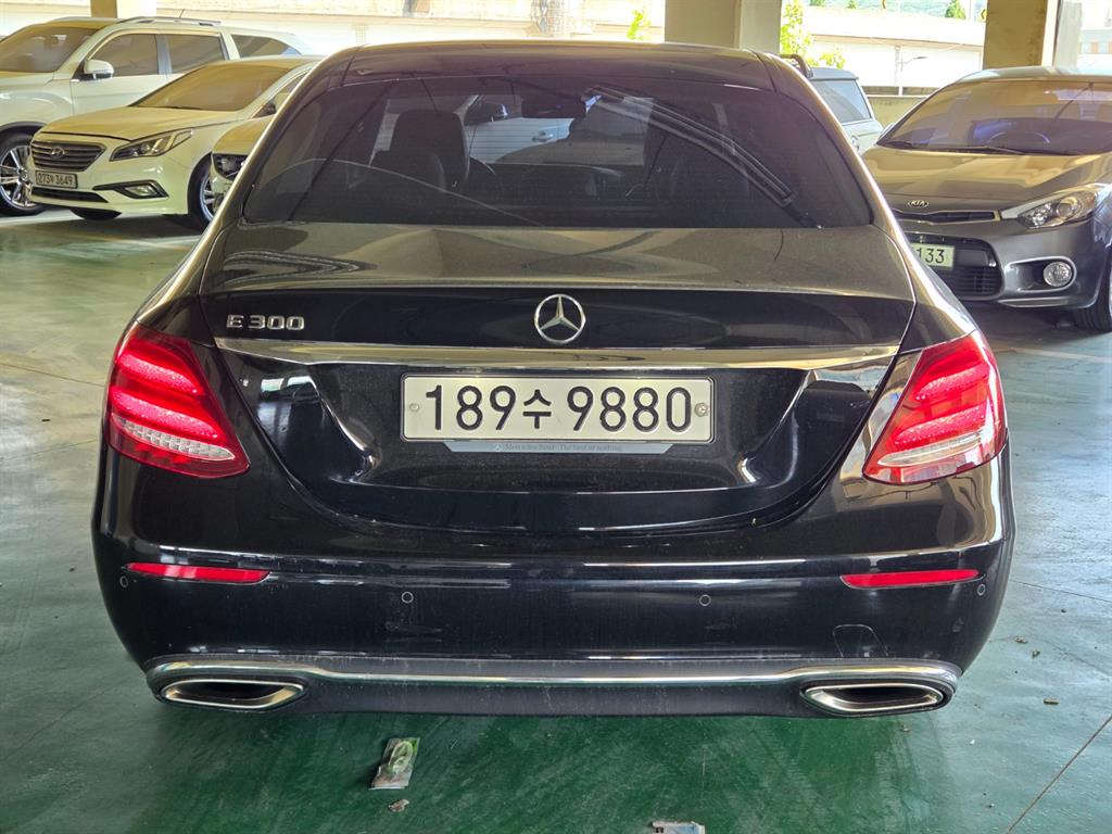 Mercedes Benz E class - Vista 4