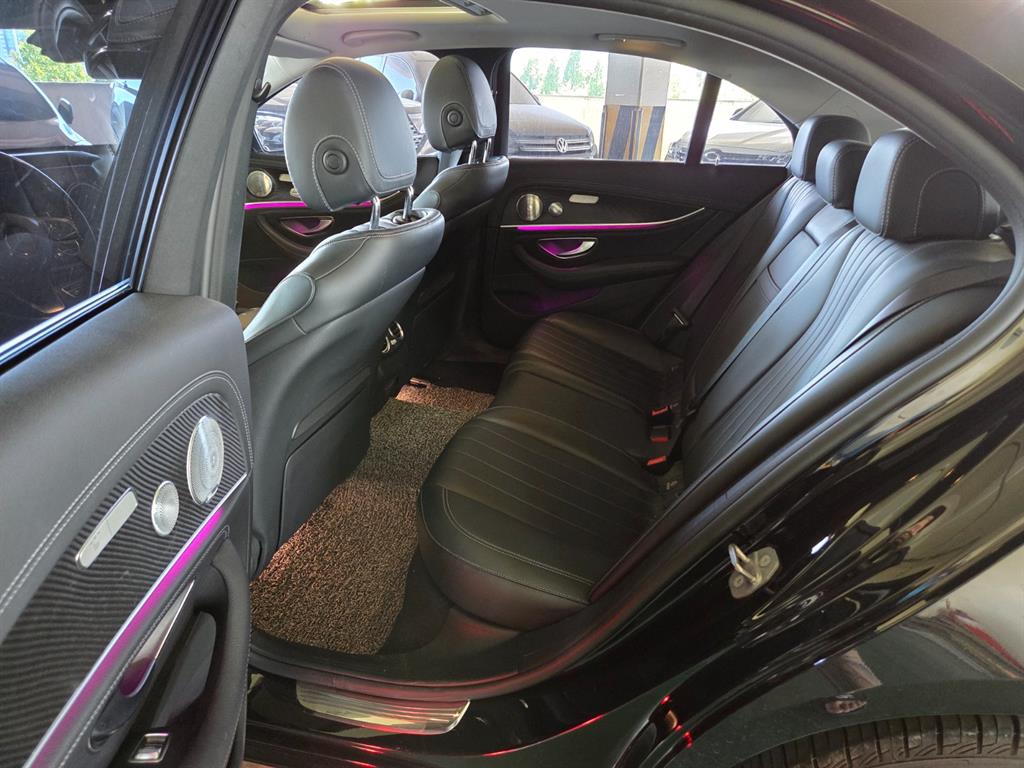 Mercedes Benz E class - Vista 7