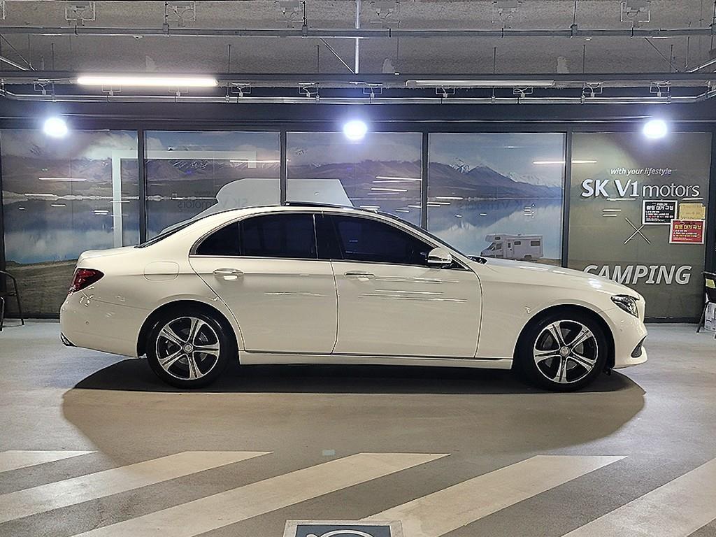 Mercedes Benz E class - Vista 3