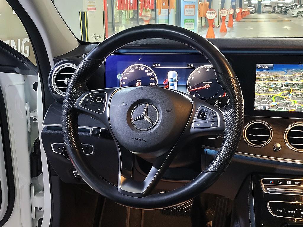 Mercedes Benz E class - Vista 9