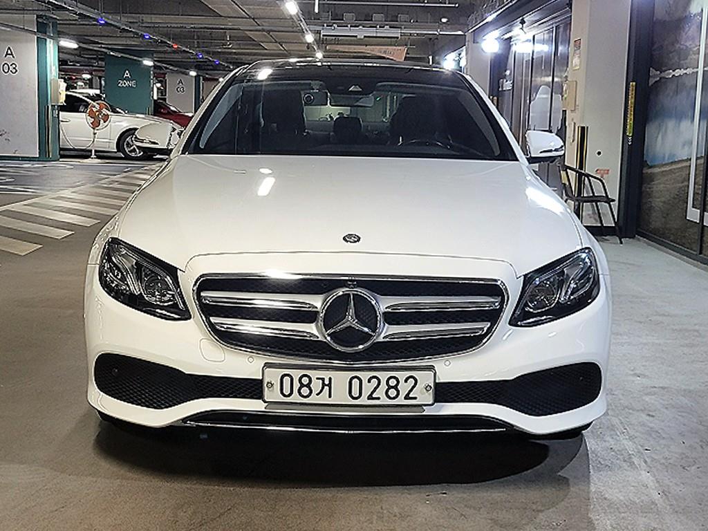 Mercedes Benz E class - Vista 2