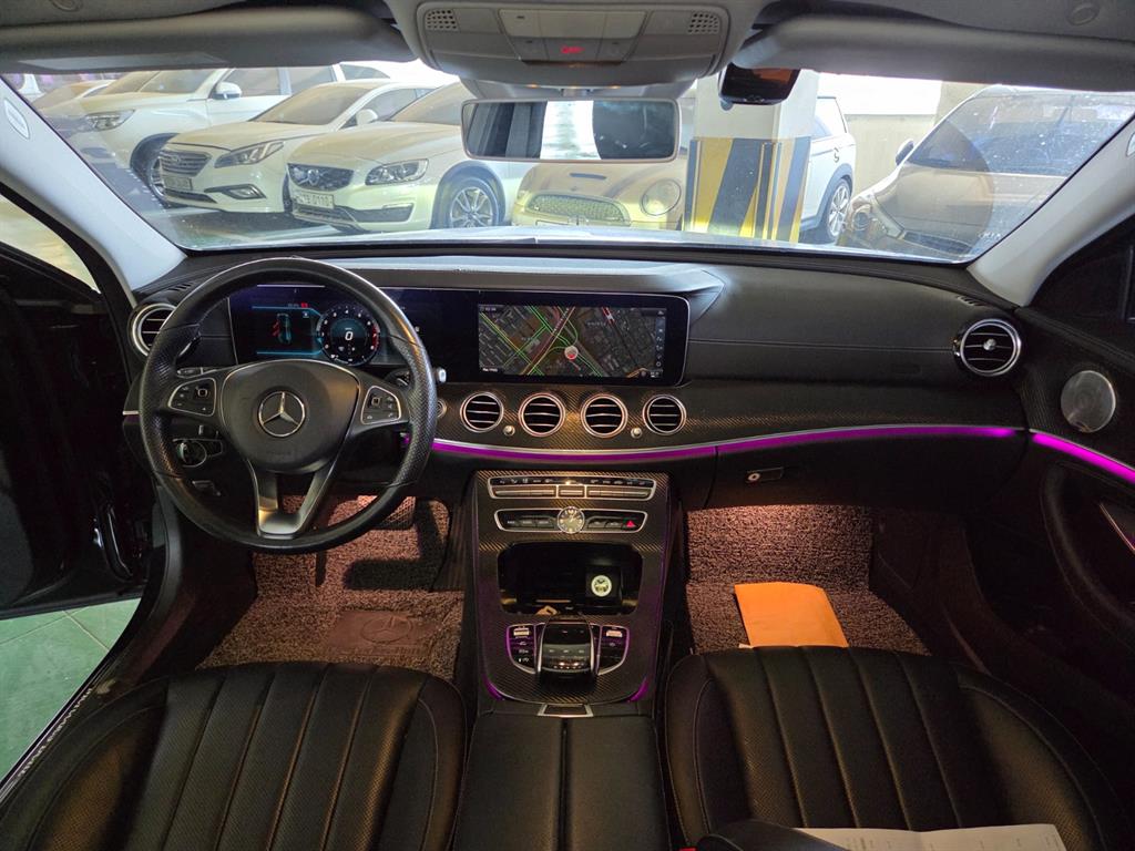 Mercedes Benz E class - Vista 8