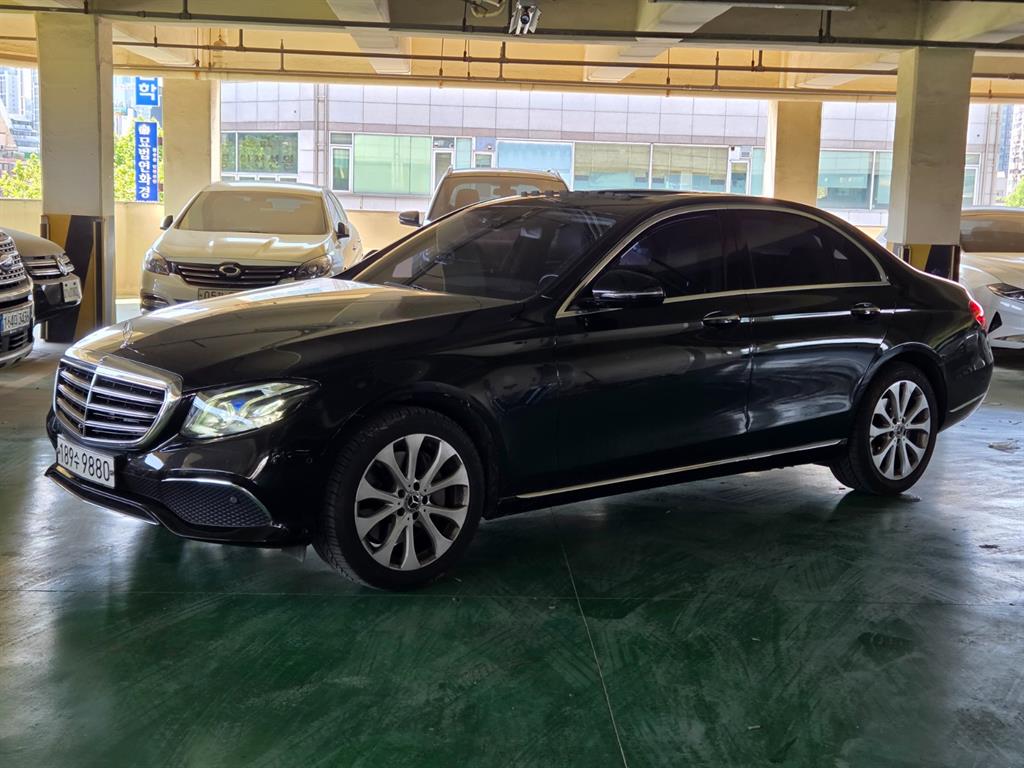 Mercedes Benz E class 2018 Negro - Importación desde Corea - HF Imports Iquique - Foto 1
