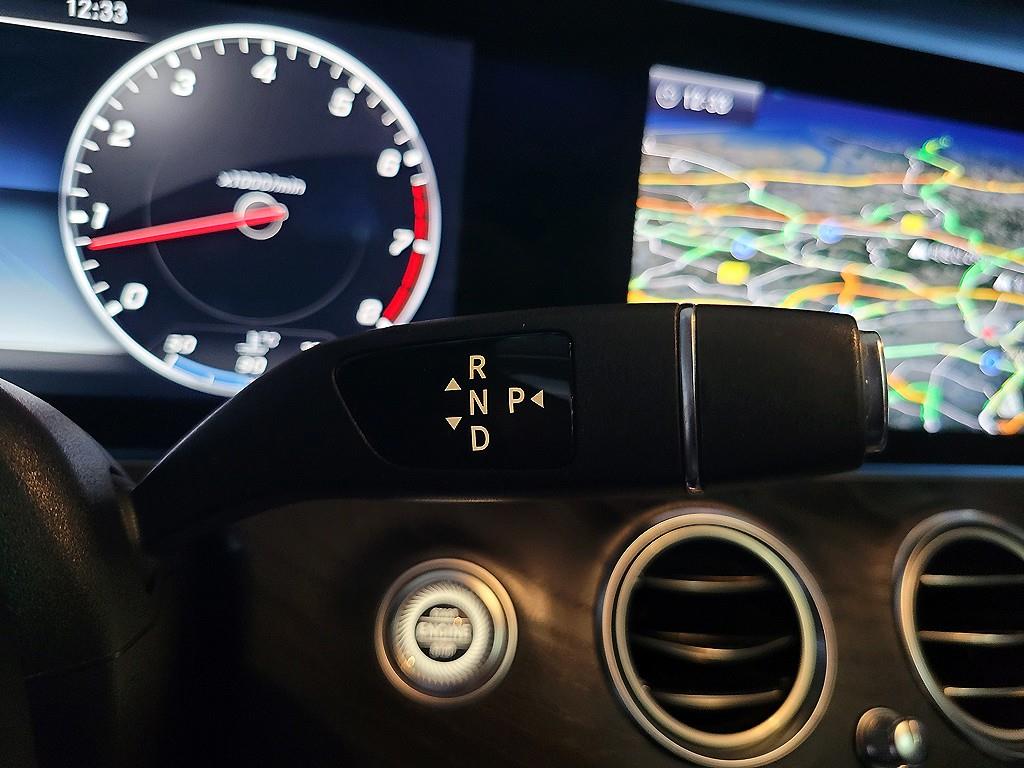 Mercedes Benz E class - Vista 12