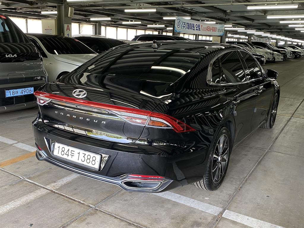 HYUNDAI Grandeur - Vista 2