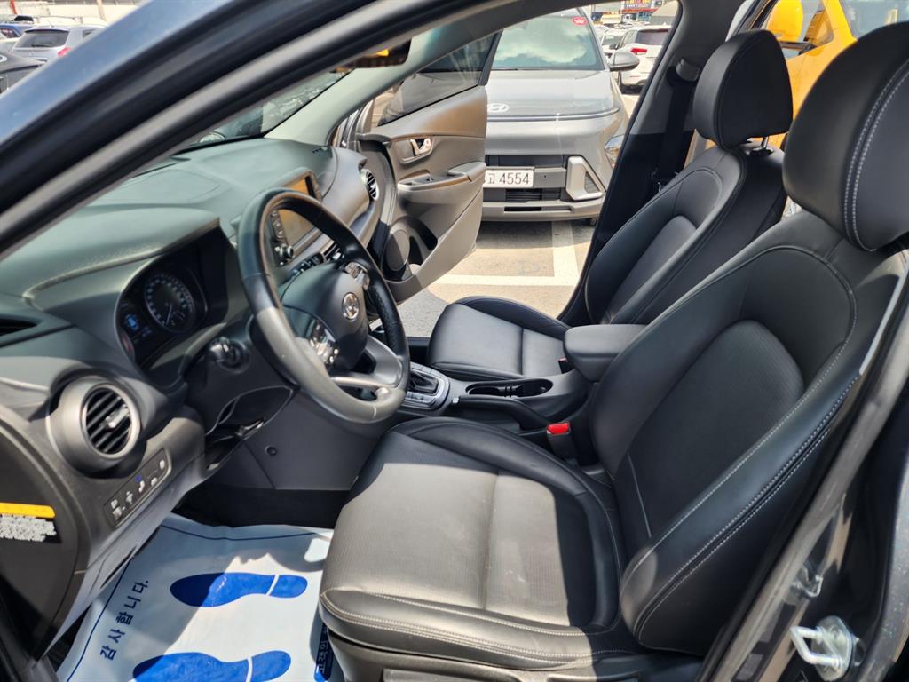 HYUNDAI Kona - Vista 7
