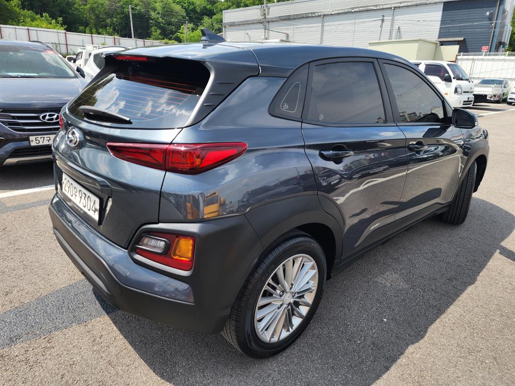 HYUNDAI Kona - Vista 4