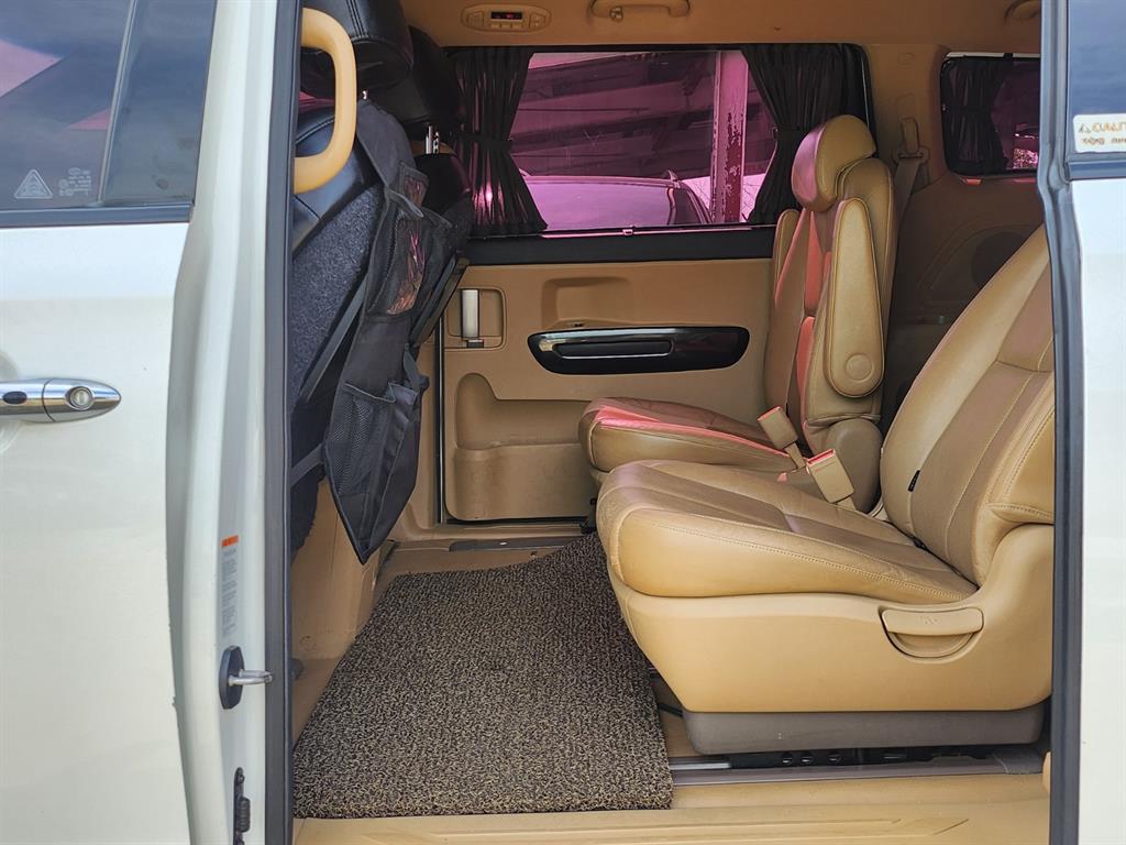KIA Carnival - Vista 8