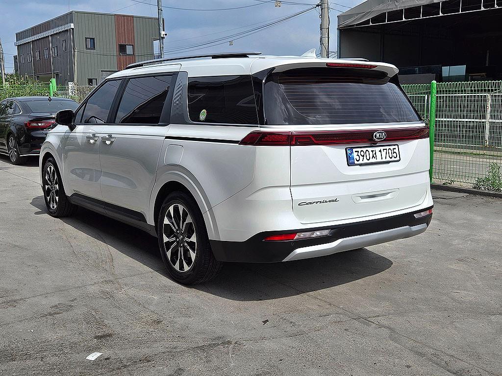 KIA Carnival - Vista 3