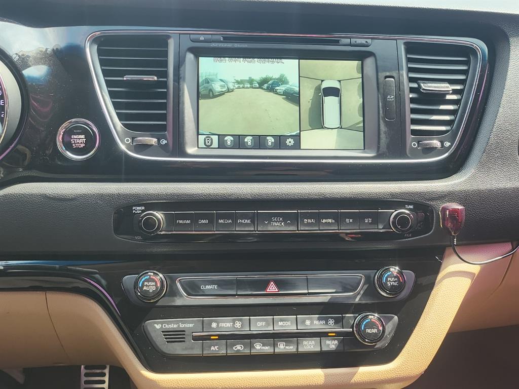 KIA Carnival - Vista 10