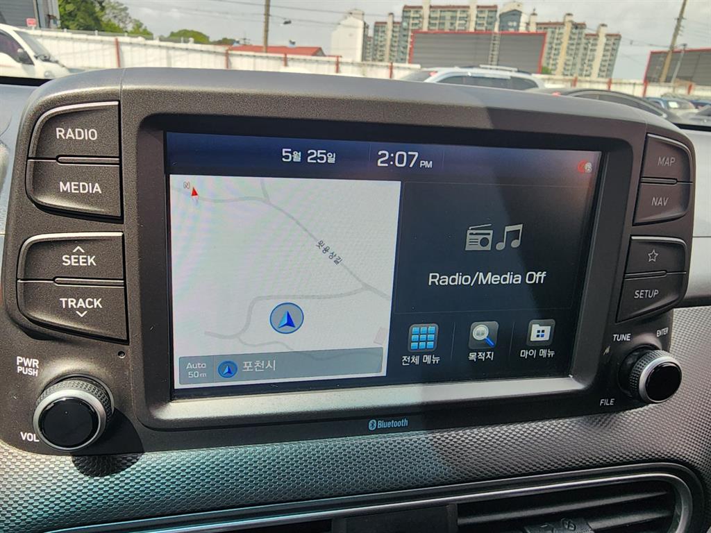 HYUNDAI Kona - Vista 10