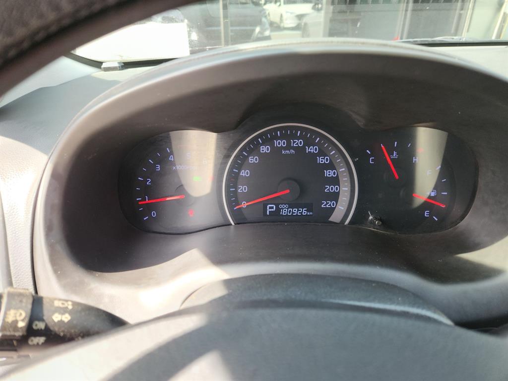 KIA Carnival - Vista 8