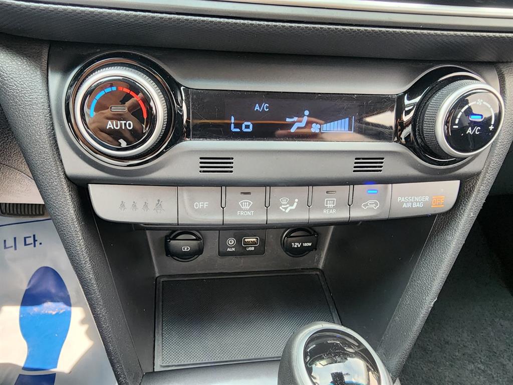 HYUNDAI Kona - Vista 12