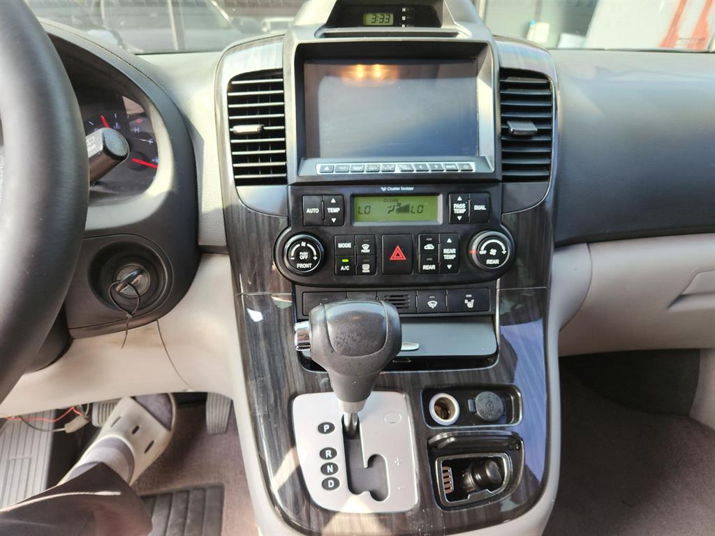 KIA Carnival - Vista 12