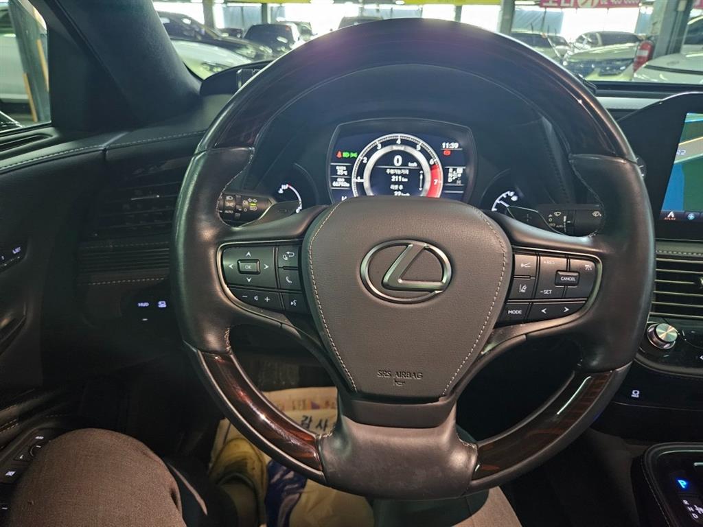 Lexus LS - Vista 5