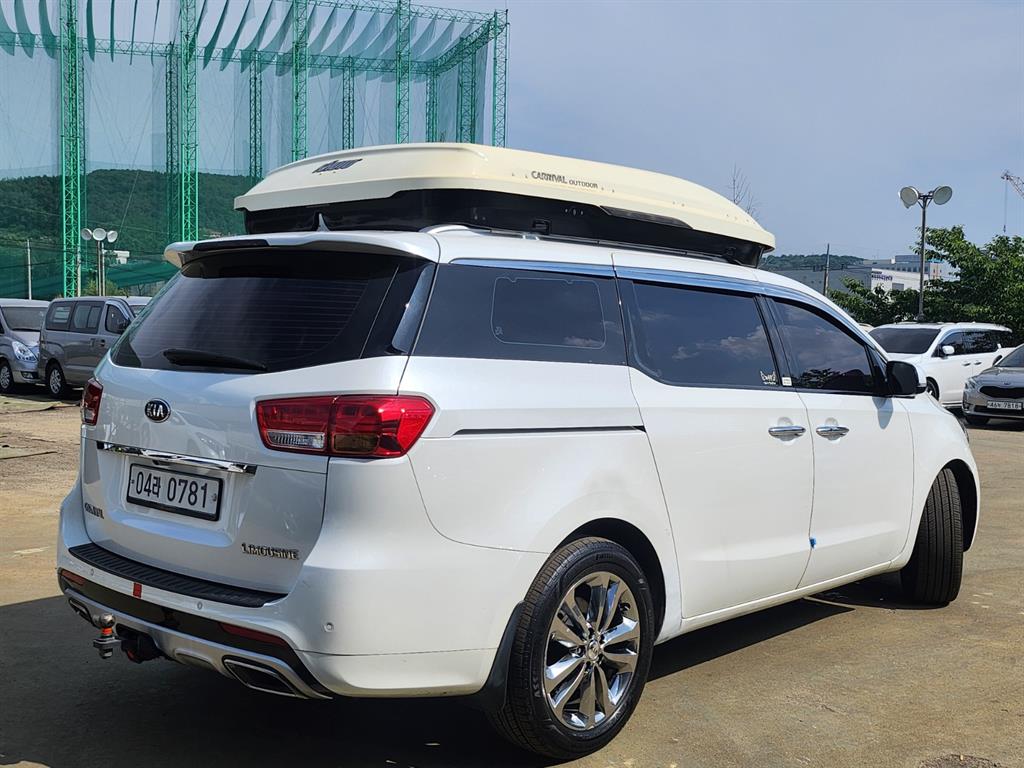 KIA Carnival - Vista 4