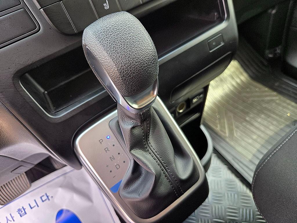 HYUNDAI Staria - Vista 8