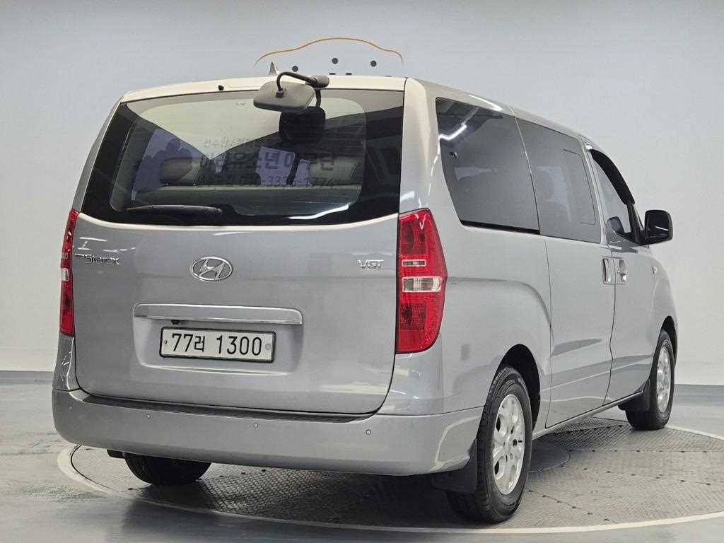 HYUNDAI Starex - Vista 3