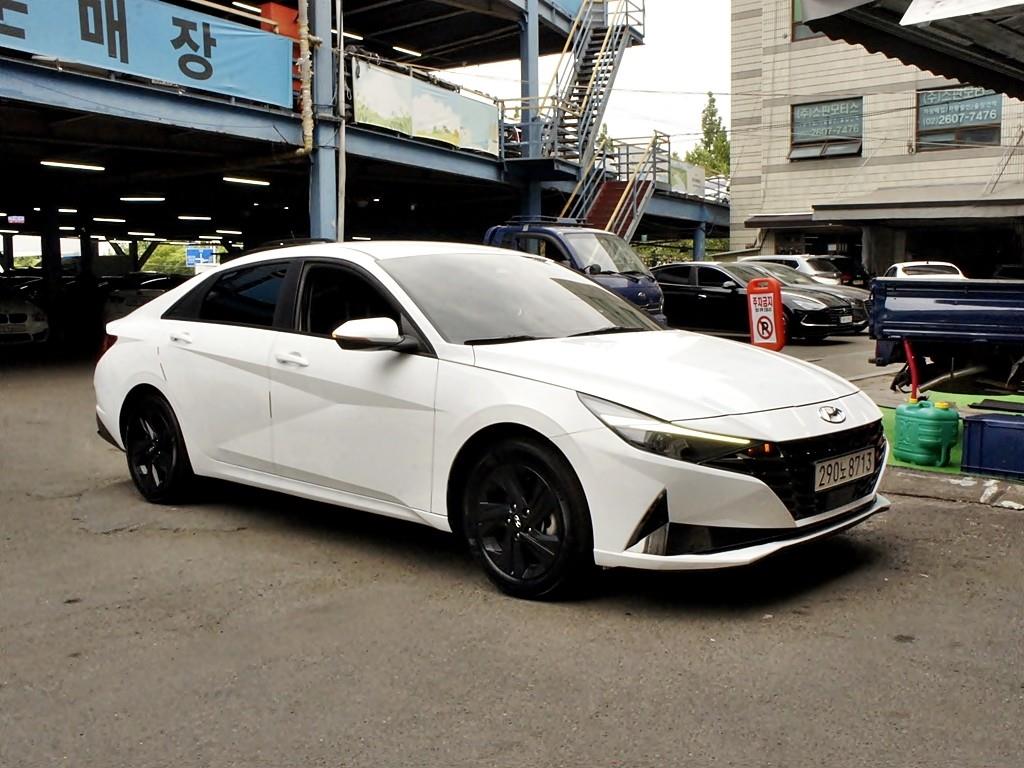 HYUNDAI Avante - Vista 3