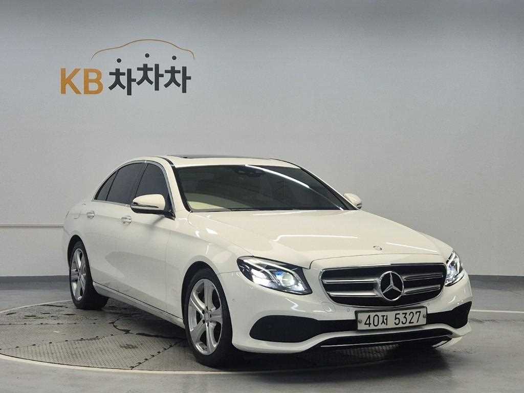 Mercedes Benz E class - Vista 4