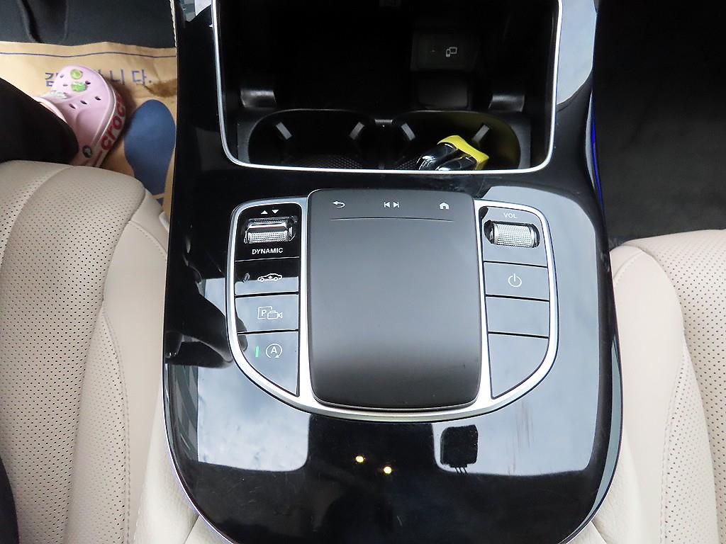 Mercedes Benz E class - Vista 12
