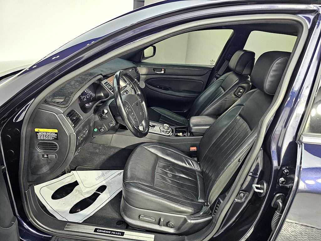 HYUNDAI Genesis - Vista 8
