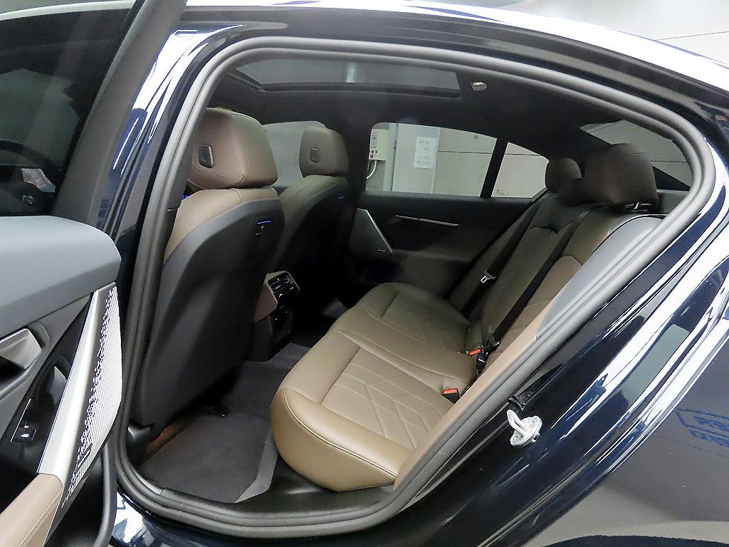 BMW 5 Series - Vista 6