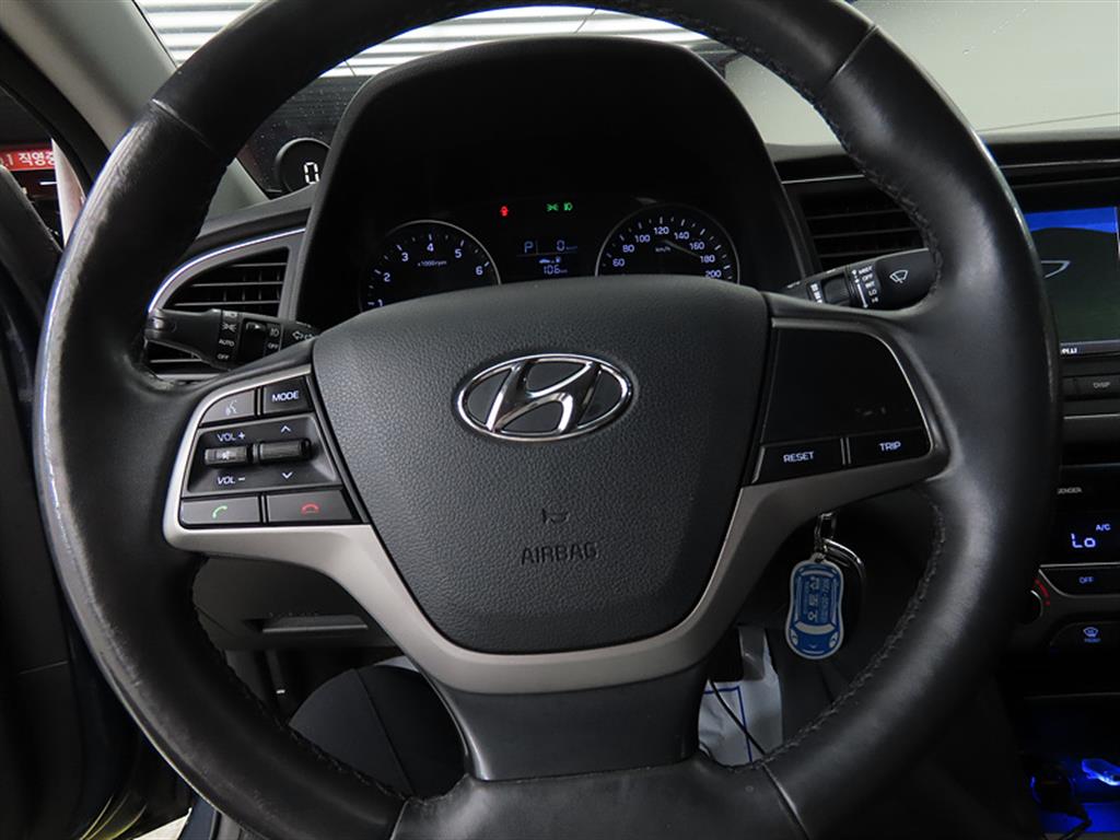 HYUNDAI Avante - Vista 8