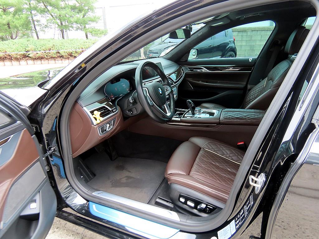 BMW 7 Series - Vista 5