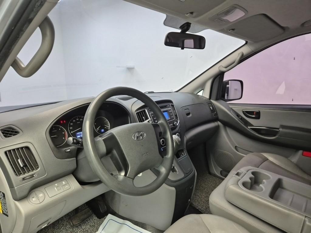 HYUNDAI Starex - Vista 7
