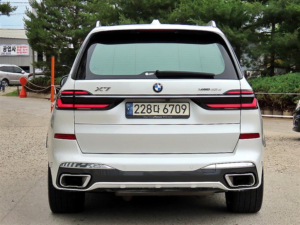 BMW X7 - Vista 4