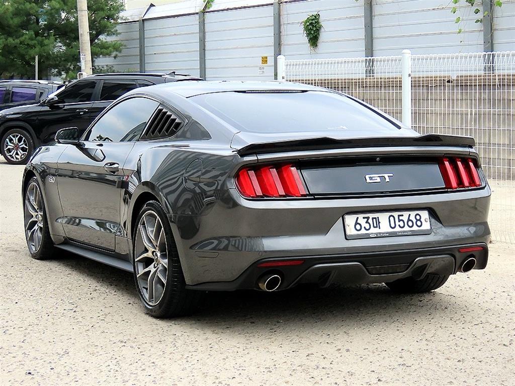 Ford Mustang - Vista 3