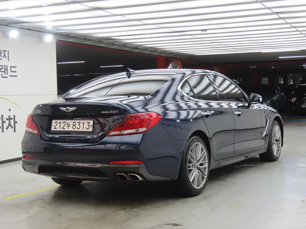 Genesis G70 - Vista 4